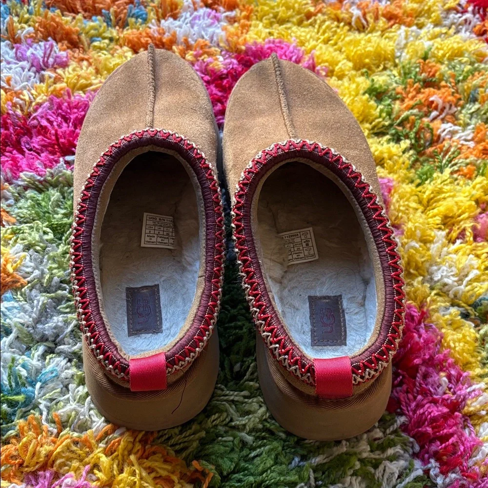 UGG Tazz II Chestnut Platform Slippers with Red Accents